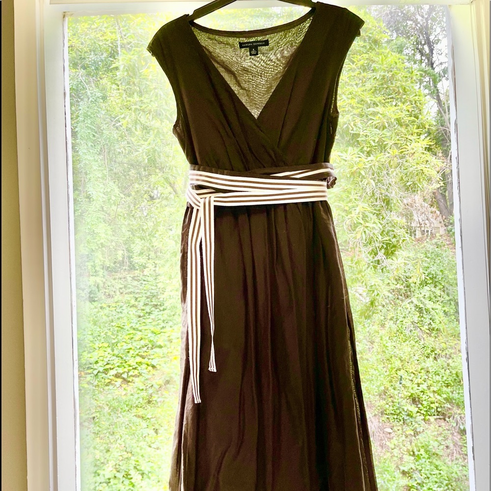 Banana Republic Size 4 rich brown cotton sundress with ribbon tie. Fully lined.